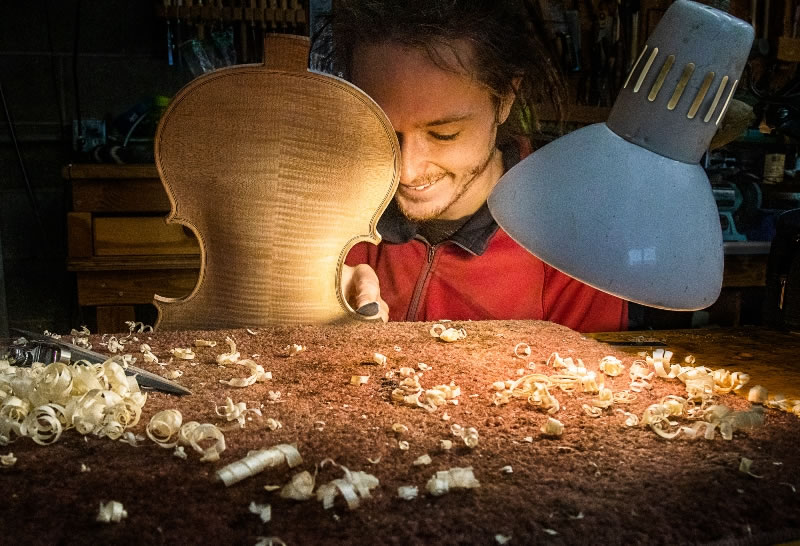 Alex Buktenica violin maker